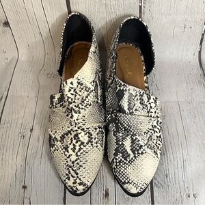 Cupid faux snakeskin flats NWOT